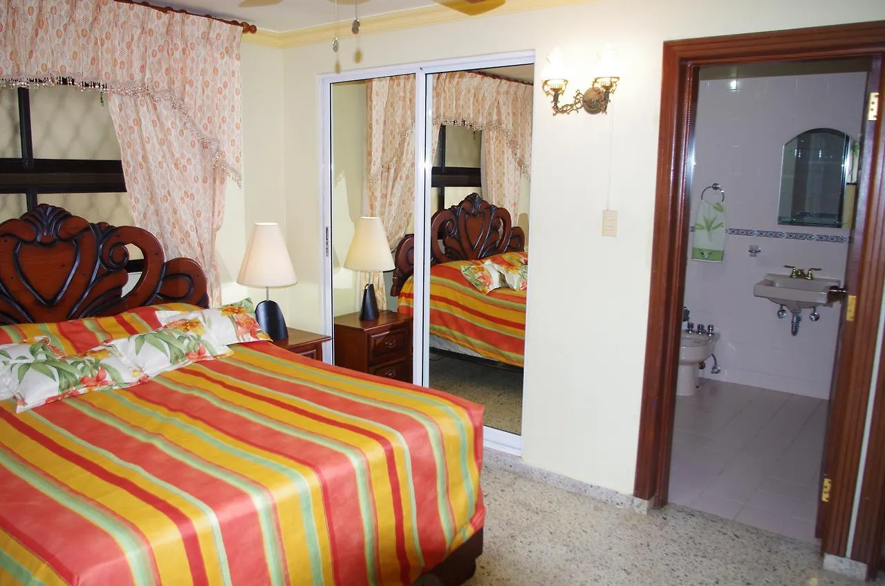 Casa De Vacaciones Y Habitaciones Amuebladas Santo Domingo